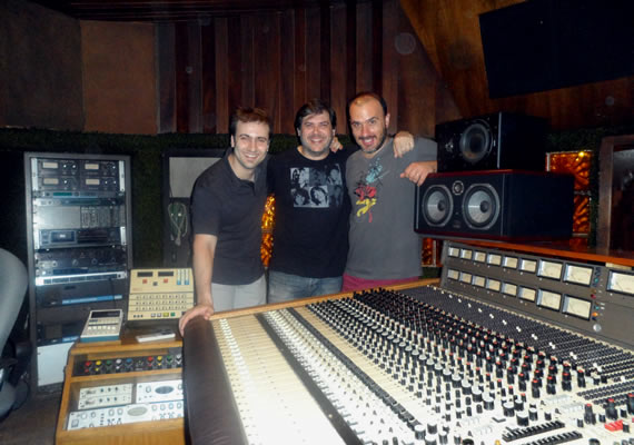 En la producción de la de la música original de la película 'Tuya' dirigida por Edgardo González Amer. El elenco está compuesto por Andrea Pietra, Jorge Marrale, Juana Viale, Ana Celentano, Malena Sánchez... Año: 2015. 