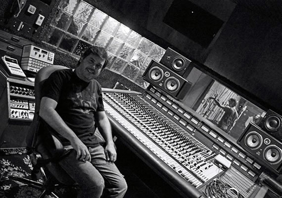 Diego mezclando en la producción de la de la música original de la película 'Tuya' dirigida por Edgardo González Amer. El elenco está compuesto por Andrea Pietra, Jorge Marrale, Juana Viale, Ana Celentano, Malena Sánchez... Año: 2015. 